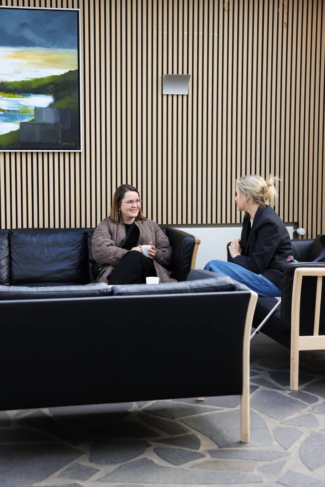 Samrøða í gongini í Smæruni